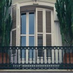 Mały balkon, wielkie możliwości: zamień blokową przestrzeń w zieloną oazę